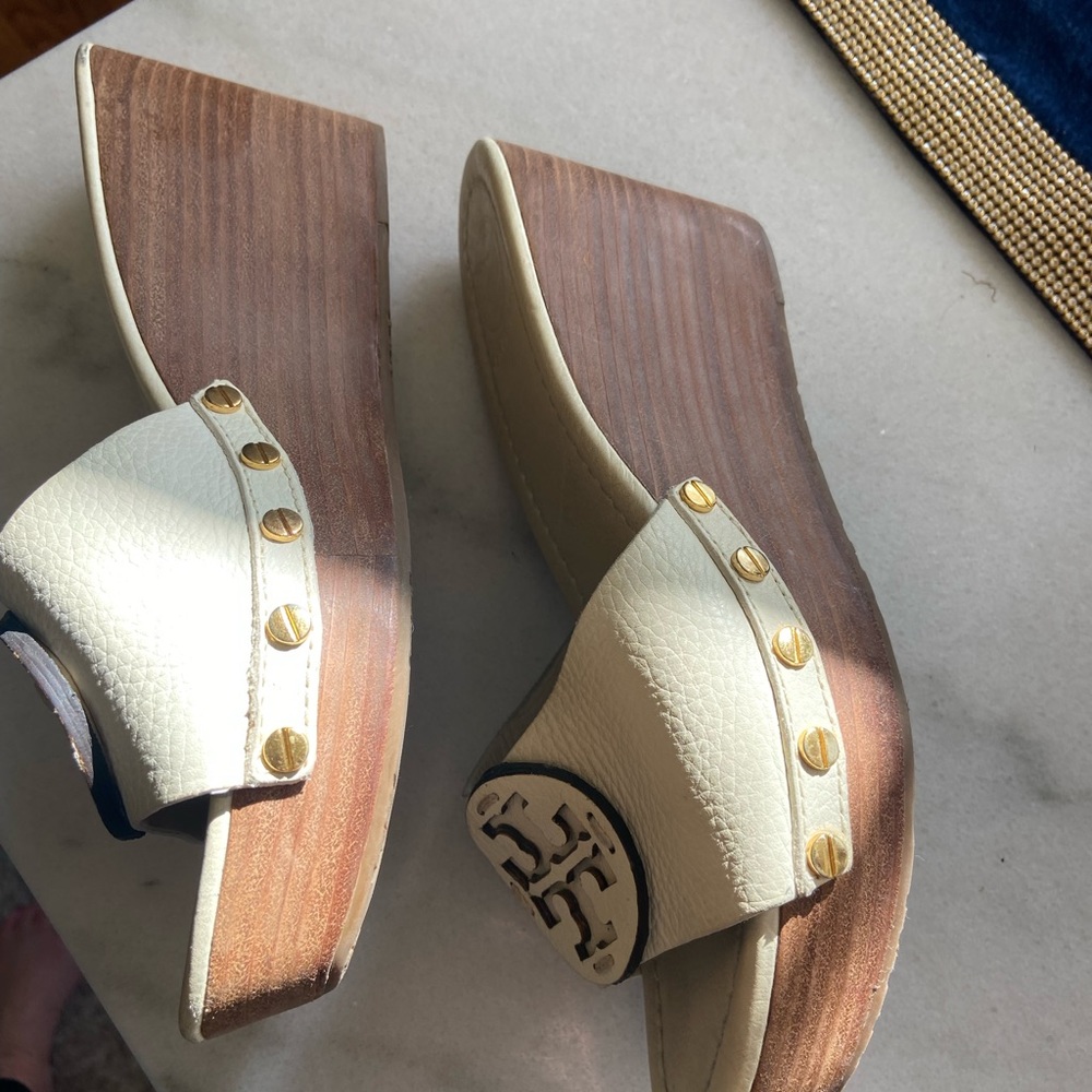 They are in very good condition.They were only worn a couple times